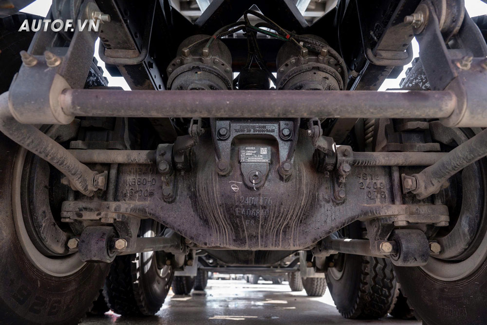 Xe ben ChengLong 4 chân H7 400HP Thùng 14 Khối (Cầu Dầu)